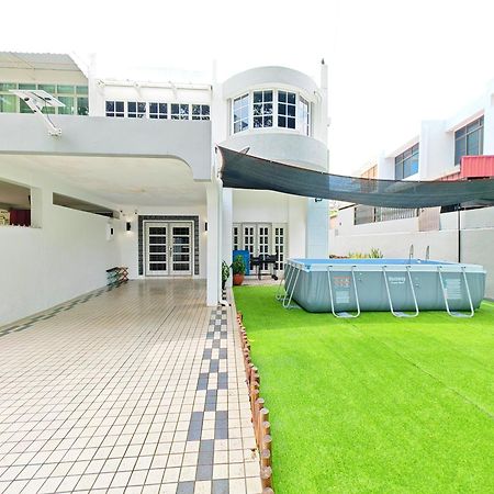 527 Beachhouse L 5 Bedroom With Swimming Pool - 3Min Walk To The Beach Танджунг-Бунгах Екстер'єр фото