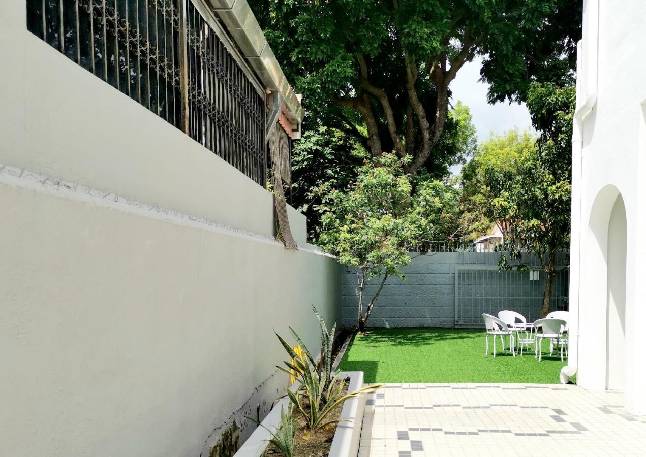 527 Beachhouse L 5 Bedroom With Swimming Pool - 3Min Walk To The Beach Танджунг-Бунгах Екстер'єр фото