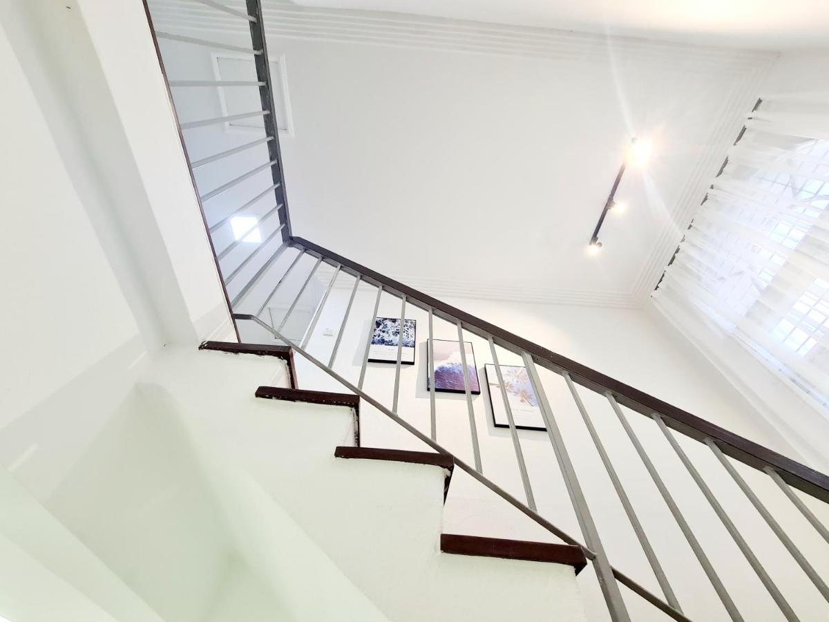 527 Beachhouse L 5 Bedroom With Swimming Pool - 3Min Walk To The Beach Танджунг-Бунгах Екстер'єр фото